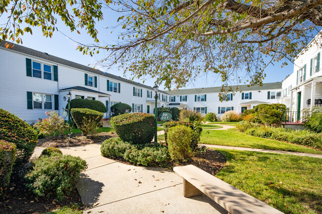 Ocean Harbor View Apartments in Freeport, NY - Foto de edificio - Building Photo