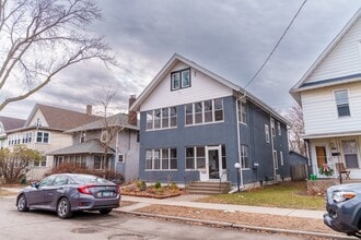 824 5th St NE, Unit Attic Loft in Minneapolis, MN - Building Photo - Building Photo