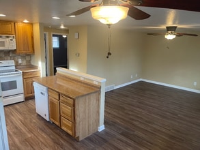 1075 Winona Dr in Loveland, CO - Building Photo - Building Photo