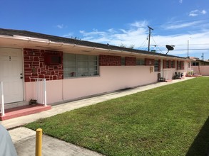 40 W 10th St in Hialeah, FL - Foto de edificio - Building Photo