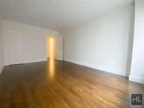 EAST 63 STREET in New York, NY - Foto de edificio - Building Photo