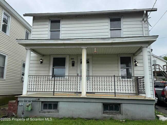 1001 Hampton St in Scranton, PA - Building Photo - Building Photo