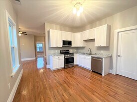 7 Harrison St in Lowell, MA - Building Photo