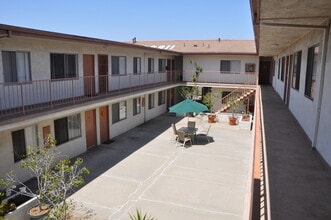 Pinnacle Acacia LLC in Hawthorne, CA - Building Photo - Building Photo