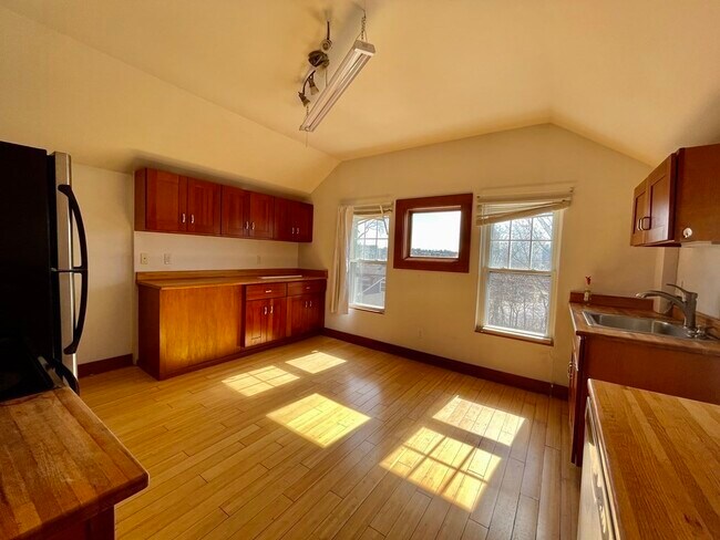 17 Suffolk St, Unit 3