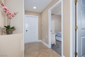 13091 Pebblebrook Ridge Ct, Unit 101 in Ft. Myers, FL - Foto de edificio - Building Photo