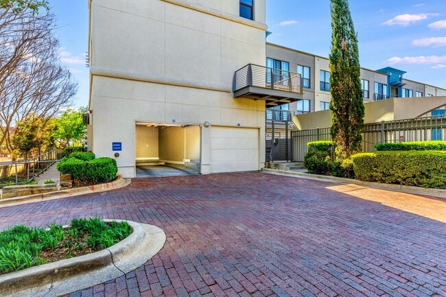 4414 Cedar Springs Rd in Dallas, TX - Building Photo - Building Photo