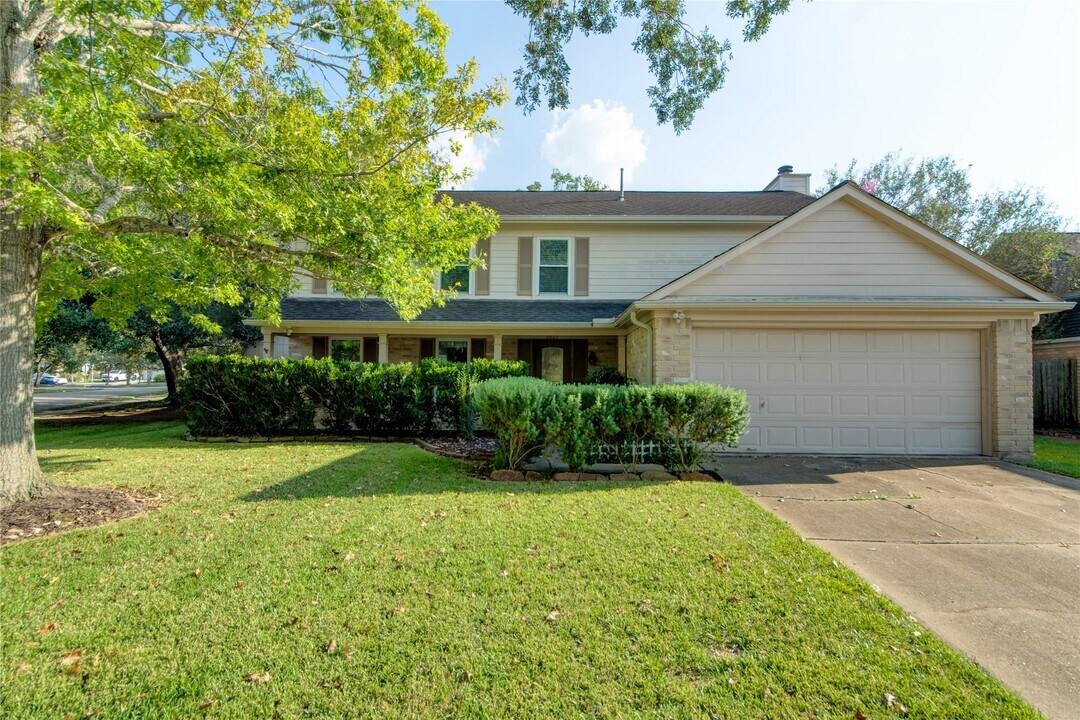 3822 Green Fields Dr in Sugar Land, TX - Building Photo