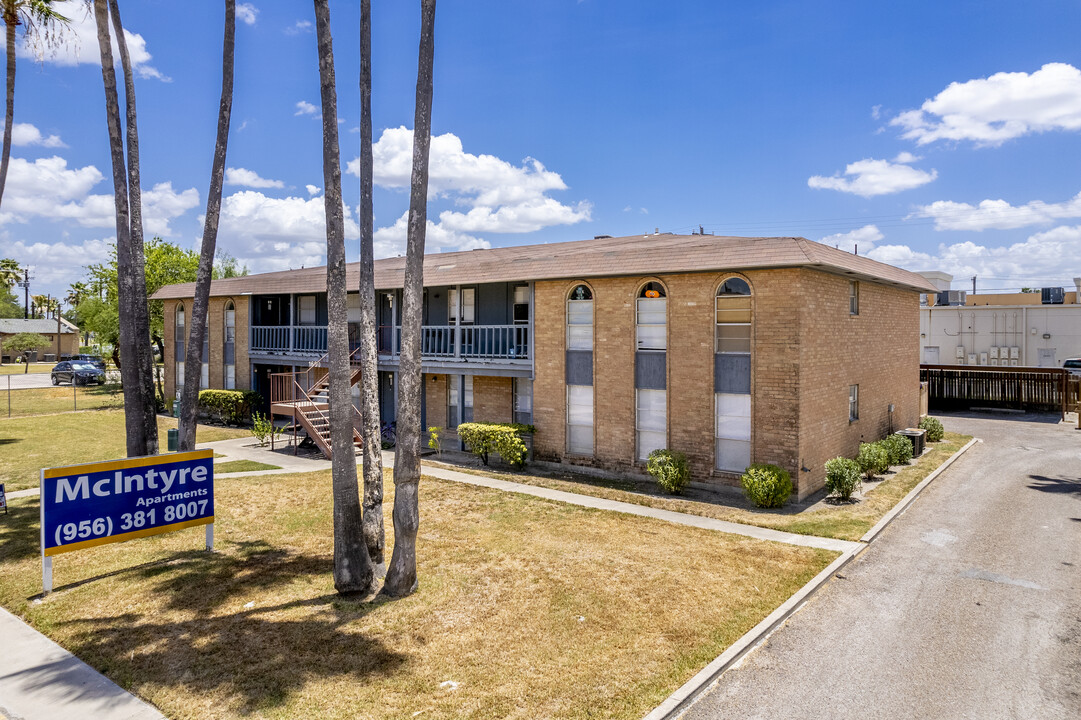 McIntyre Apartments in Edinburg, TX - Foto de edificio