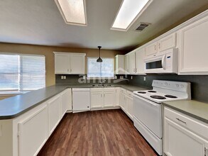 149 Bristol Bend Ln in Dickinson, TX - Foto de edificio - Building Photo