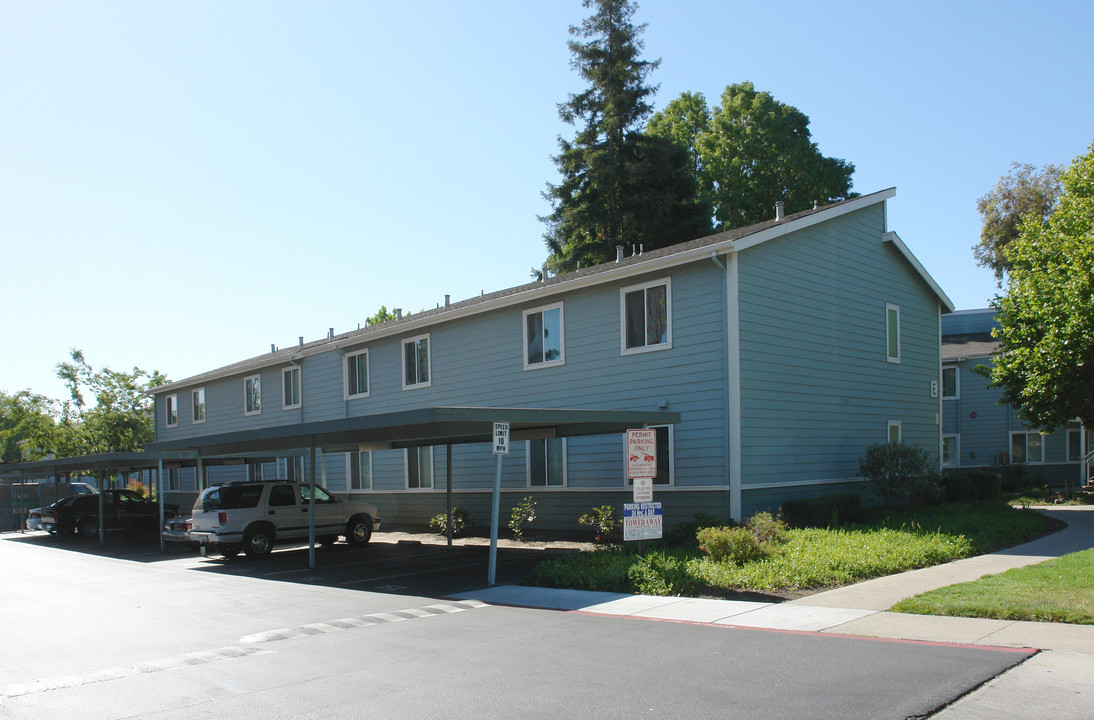 Country Hills in San Jose, CA - Building Photo