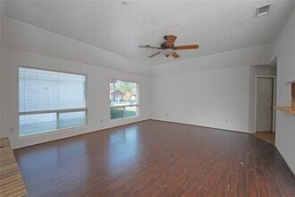 21738 Dovington Ct in Spring, TX - Foto de edificio - Building Photo