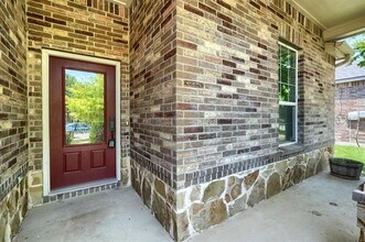 10233 Pyrite Dr in Fort Worth, TX - Foto de edificio - Building Photo