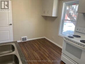 54 Ritson Rd S in Oshawa, ON - Building Photo - Building Photo