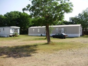 Bonneville Mobile-RV Park in Cuero, TX - Building Photo - Building Photo