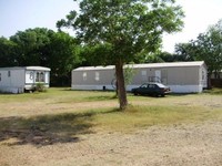 Bonneville Mobile-RV Park in Cuero, TX - Foto de edificio - Building Photo