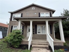 408 E North St in Victoria, TX - Building Photo