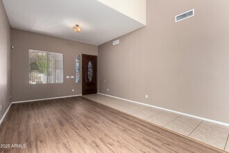 7352 W Valencia Dr in Phoenix, AZ - Building Photo - Building Photo