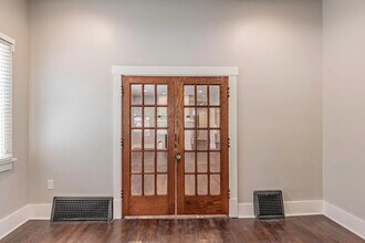 304 N 43rd St in Omaha, NE - Building Photo - Building Photo