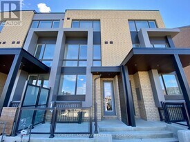 416 Lawrence Hts Wy in Toronto, ON - Building Photo