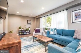 8601 Cromwell Dr in Springfield, VA - Building Photo - Building Photo