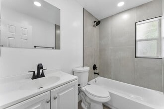 747 NW 1st Ter in Deerfield Beach, FL - Building Photo - Building Photo
