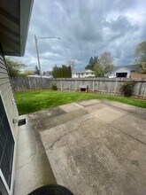 2726 S 12th St in Lebanon, OR - Building Photo - Building Photo