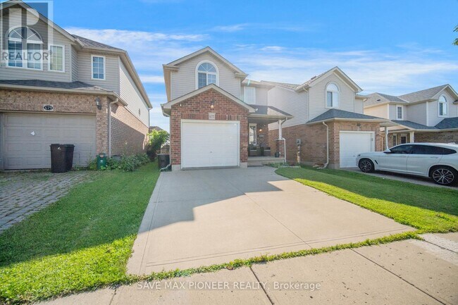 675 Karlsfeld Rd in Waterloo, ON - Building Photo - Building Photo