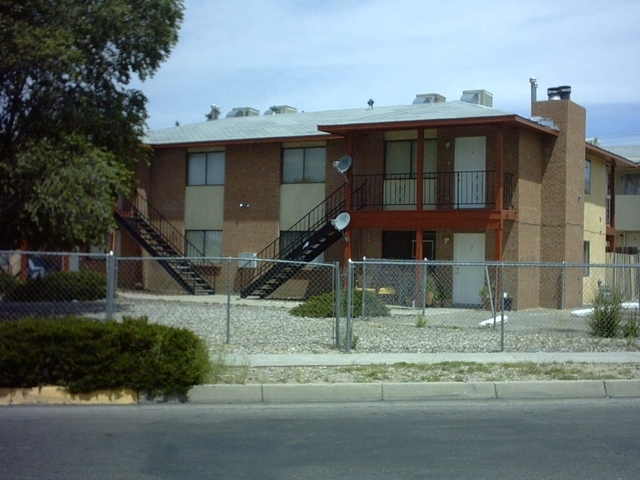 301 Dorado Pl in Albuquerque, NM - Foto de edificio