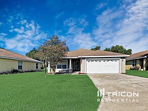 303 Lisa Ann Ct in Plant City, FL - Foto de edificio - Building Photo