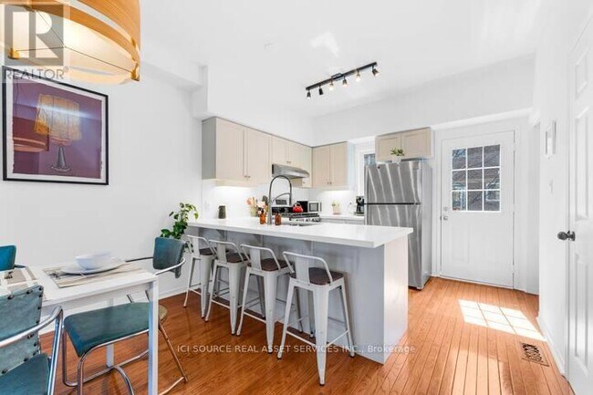 25 Rankin Crescent in Toronto, ON - Building Photo - Building Photo