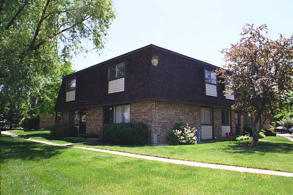 2570 Berkshire Ct in Waukegan, IL - Foto de edificio