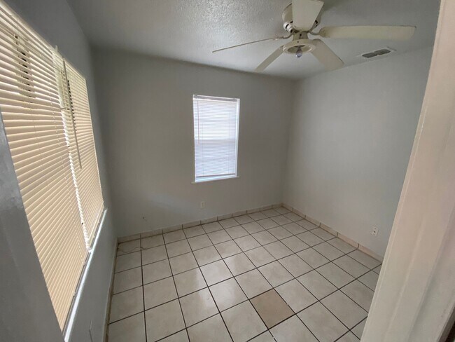 910 Athol St in San Juan, TX - Building Photo - Building Photo
