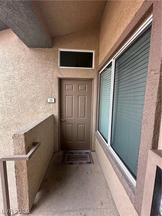 3511 Desert Cliff St-Unit -201 in Las Vegas, NV - Building Photo