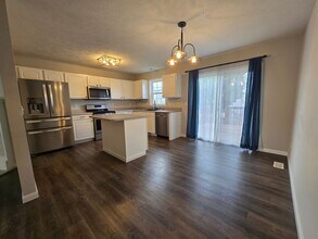 460 Beechwood Ct in Normal, IL - Building Photo - Building Photo