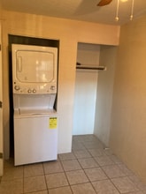 540 Elm Dr in Las Vegas, NV - Foto de edificio - Building Photo