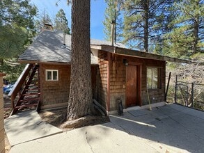 32868 Deer Ln in Running Springs, CA - Building Photo - Building Photo