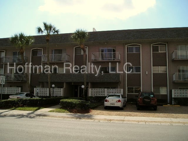 4610 W Gray St-Unit -104 in Tampa, FL - Building Photo