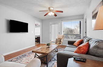 1114 S College St, Unit 2-104 in Auburn, AL - Building Photo - Building Photo