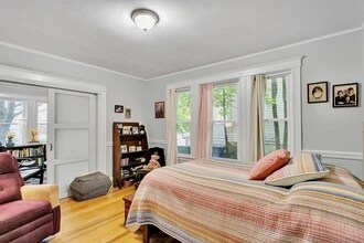 102 Greaton Rd in Boston, MA - Foto de edificio - Building Photo