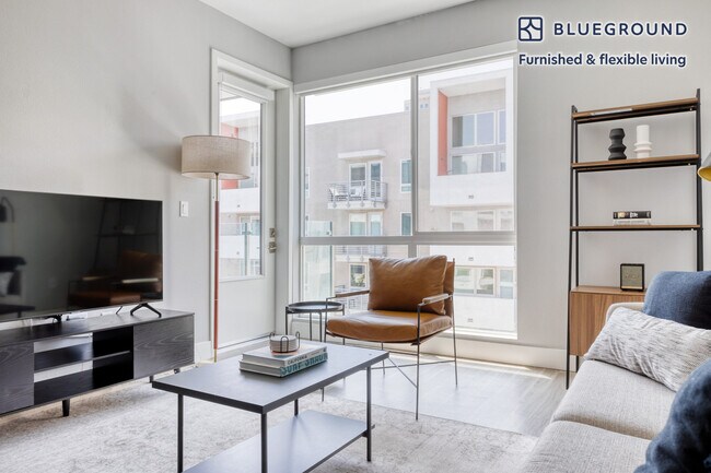 230 W 3rd St-Unit -FL6-ID739 in Long Beach, CA - Building Photo - Building Photo