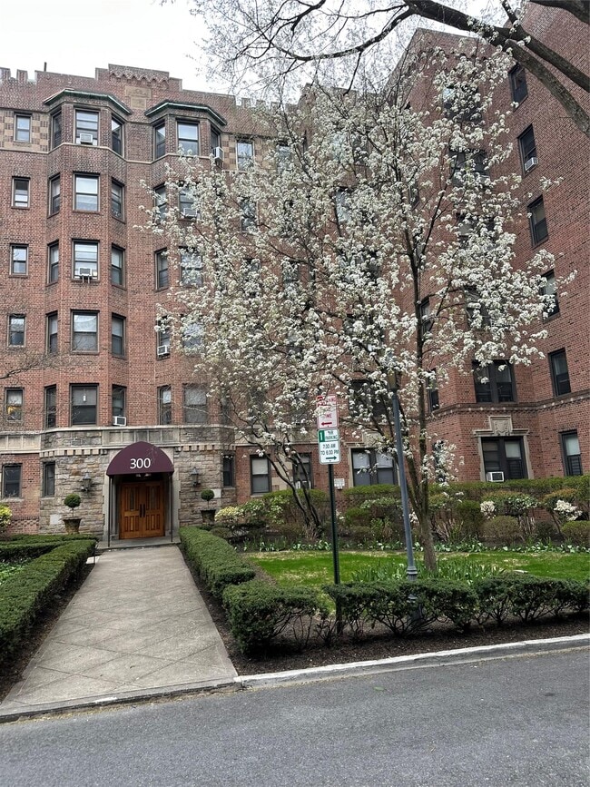 300 Main St in White Plains, NY - Building Photo - Building Photo