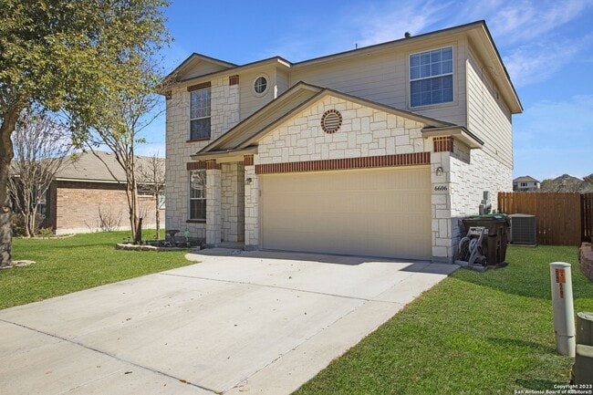 6606 Bowie Cir in San Antonio, TX - Building Photo - Building Photo