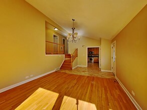 9051 Forestview Rd in Evanston, IL - Foto de edificio - Building Photo