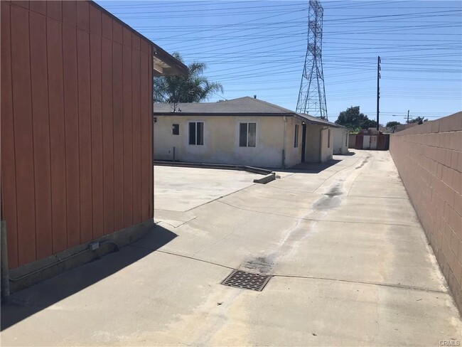 9160 1/2 Rose St in Bellflower, CA - Building Photo - Building Photo