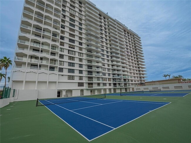 9801 Collins Ave, Unit 3Y in Bal Harbour, FL - Building Photo - Building Photo