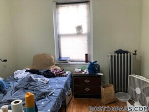 349 Pleasant St in Malden, MA - Foto de edificio - Building Photo