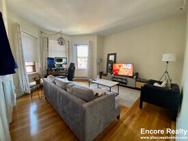 913 Boylston St, Unit 6 in Boston, MA - Building Photo