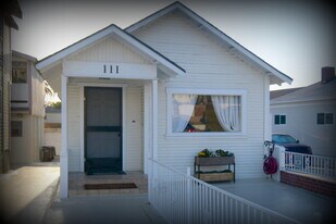 111 N Pacific Coast Hwy, Unit 111 in Redondo Beach, CA - Building Photo