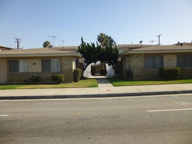 2225-2229 W Beverly Blvd in Montebello, CA - Building Photo